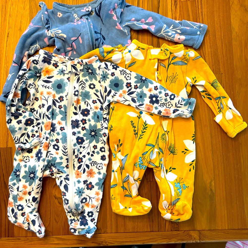 9 pack Carter’s NB Onesies